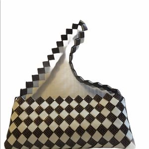 Wrapper purse handbag brown white zig zag design